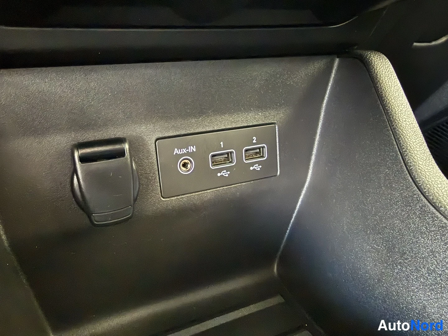 Punainen Renault Clio 2019, kuva 35