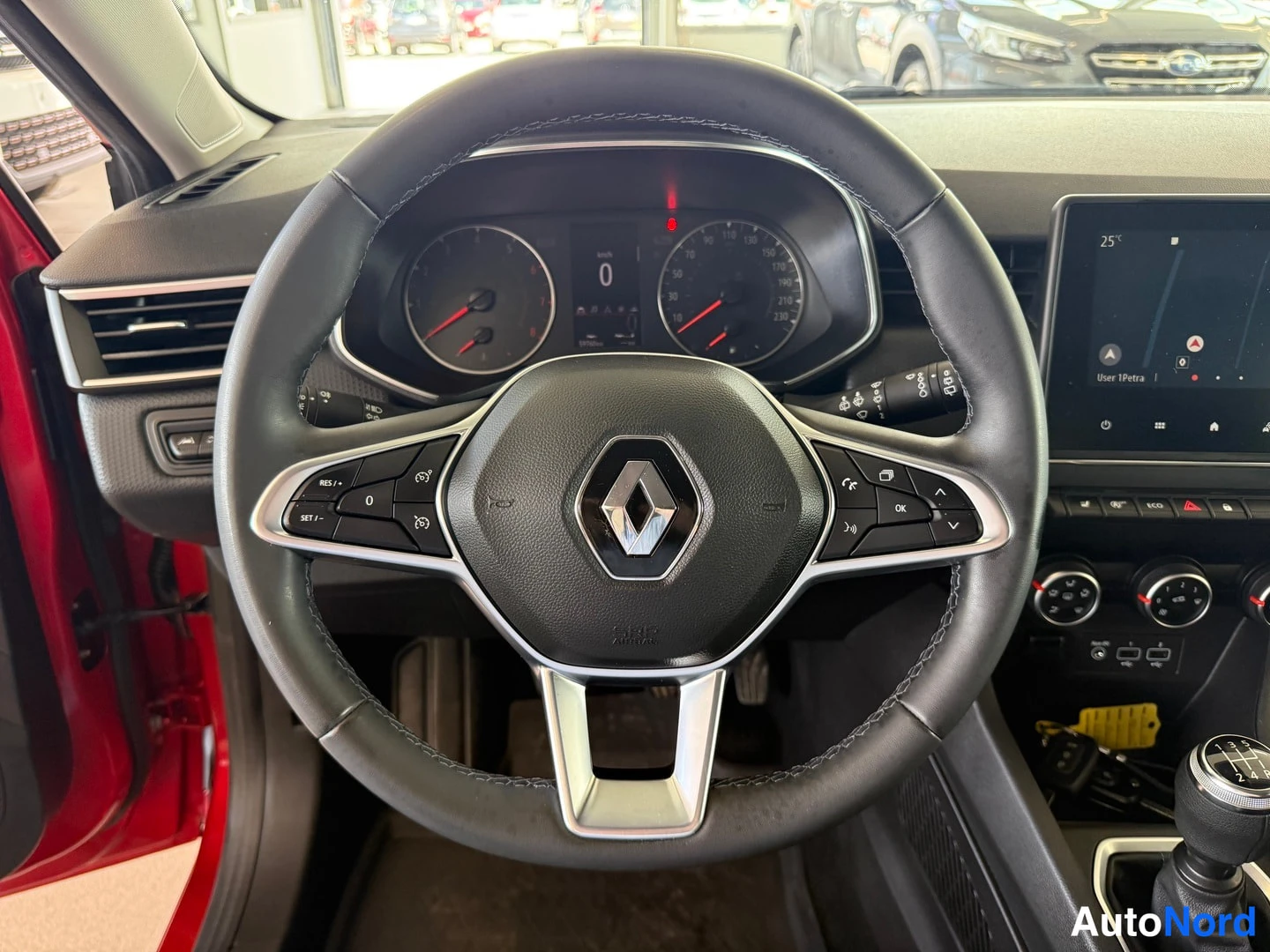 Punainen Renault Clio 2019, yksityiskohta, kuva 26