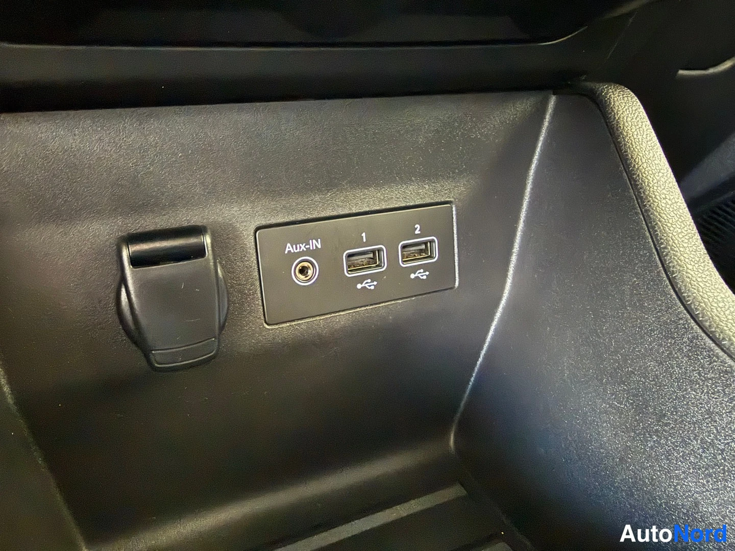 Punainen Renault Clio 2019, kuva 39