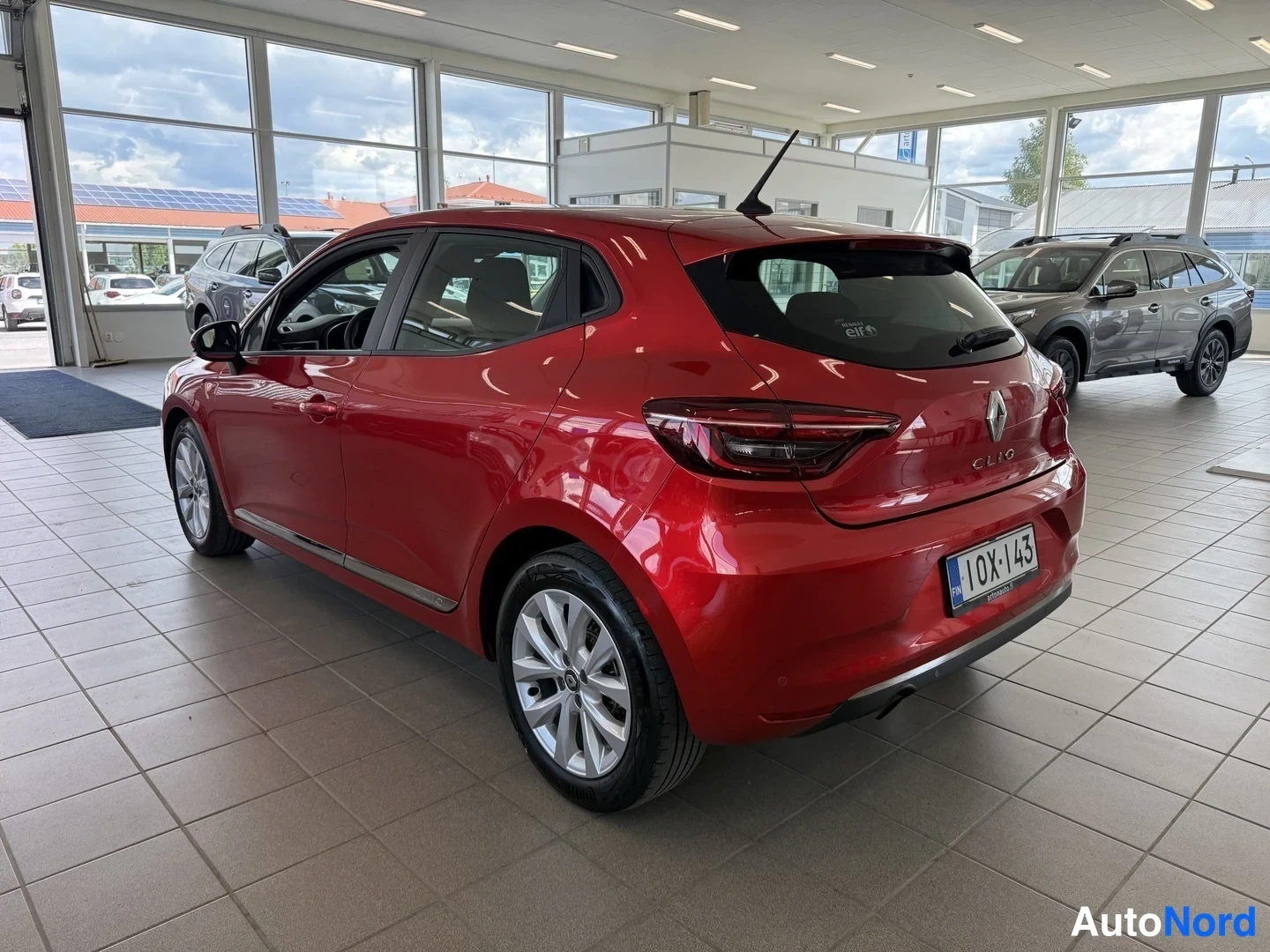 Punainen Renault Clio 2019, takaviisto, kuva 20