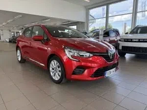 Punainen Renault Clio 2019, etuviisto, keula vasemmalle, kuva 9
