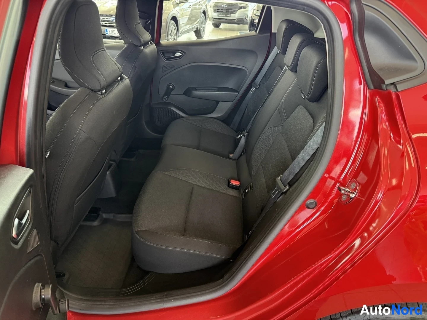 Punainen Renault Clio 2019, kuva 33