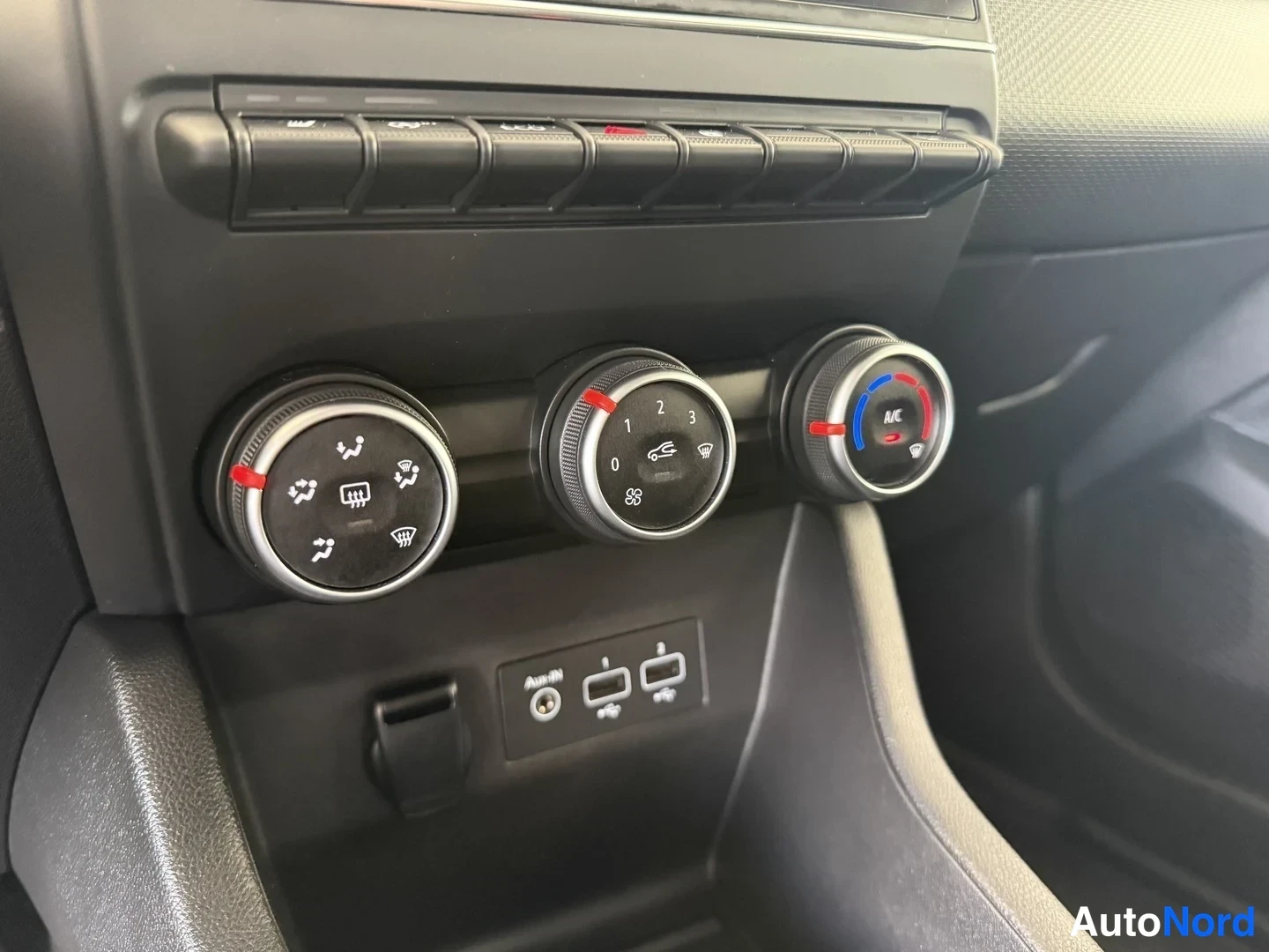 Punainen Renault Clio 2019, kuva 34
