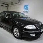 Black Skoda Octavia 2008, front three-quarter, nose to the right, photo 5