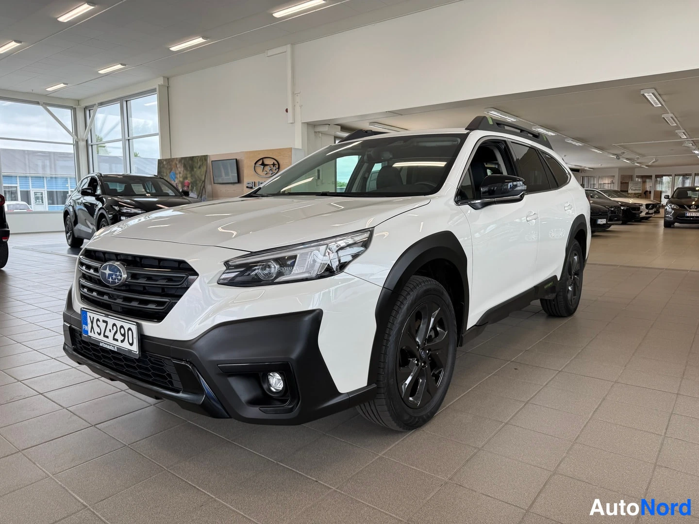 White Subaru Outback 2021, front three-quarter, nose to the left, photo 2