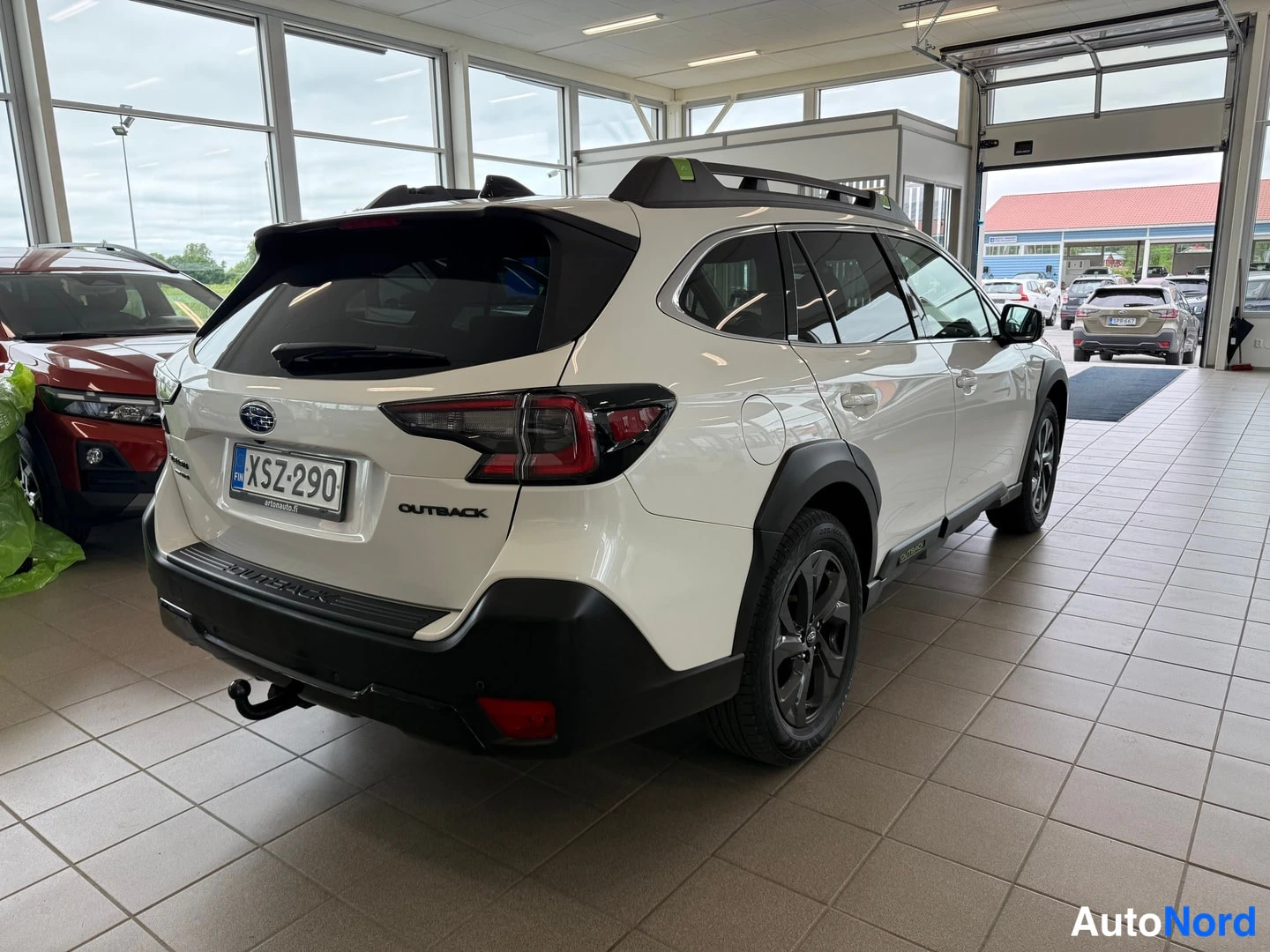 White Subaru Outback 2021, rear three-quarter, photo 12