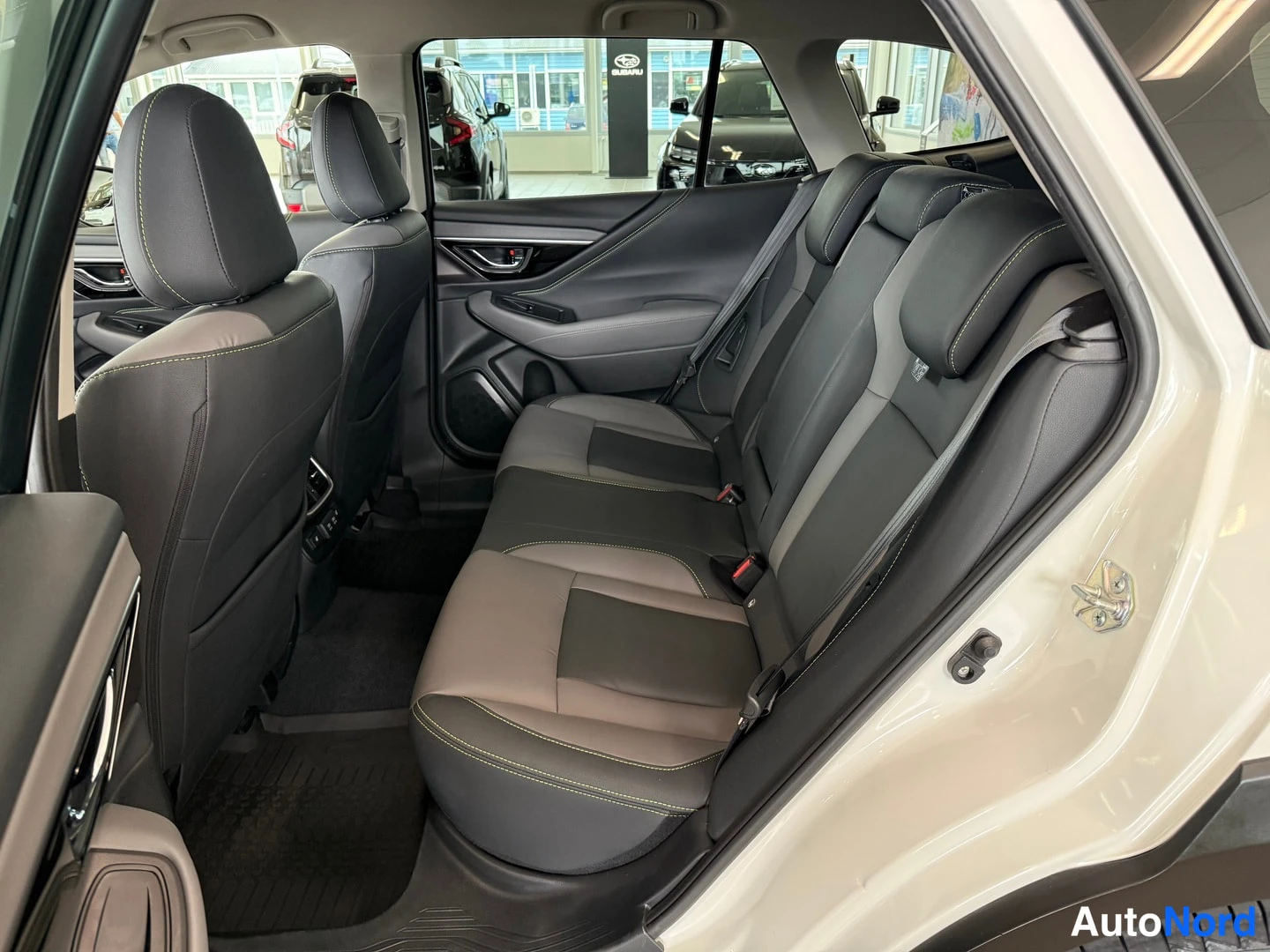 White Subaru Outback 2021, photo 22