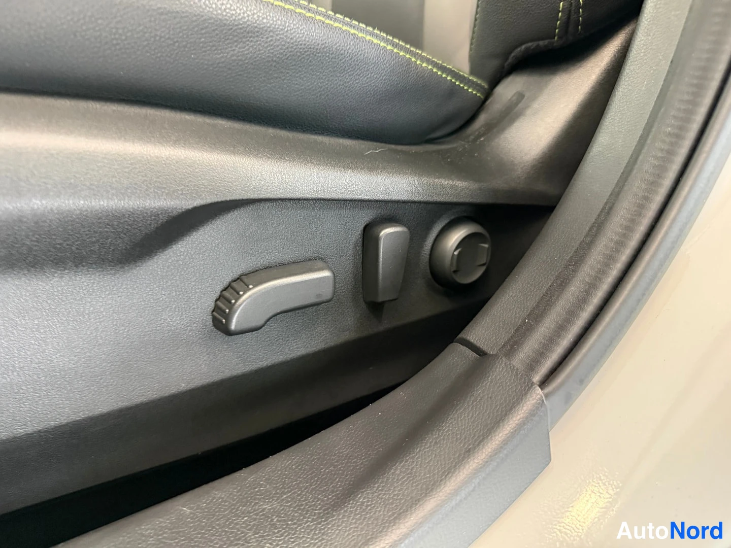 White Subaru Outback 2021, photo 27