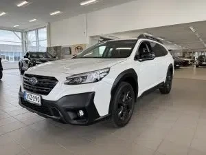 White Subaru Outback 2021, front three-quarter, nose to the left, photo 7