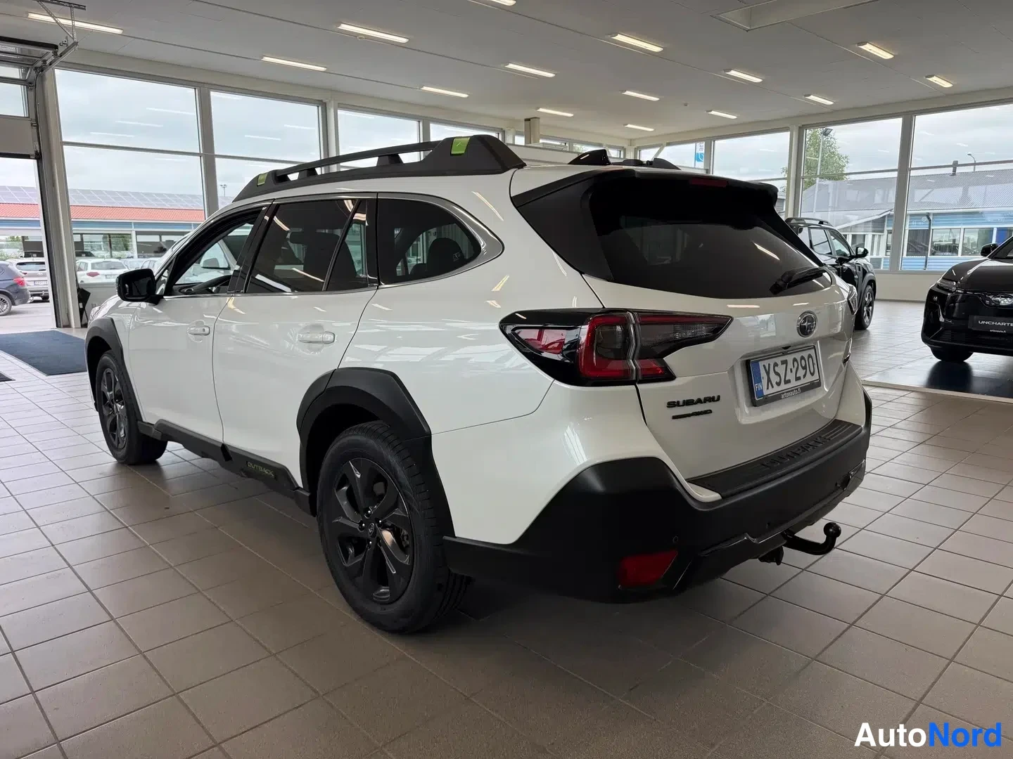 White Subaru Outback 2021, rear three-quarter, photo 17