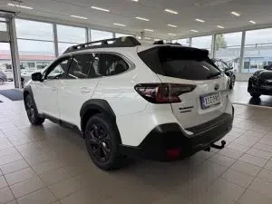 White Subaru Outback 2021, rear three-quarter, photo 19