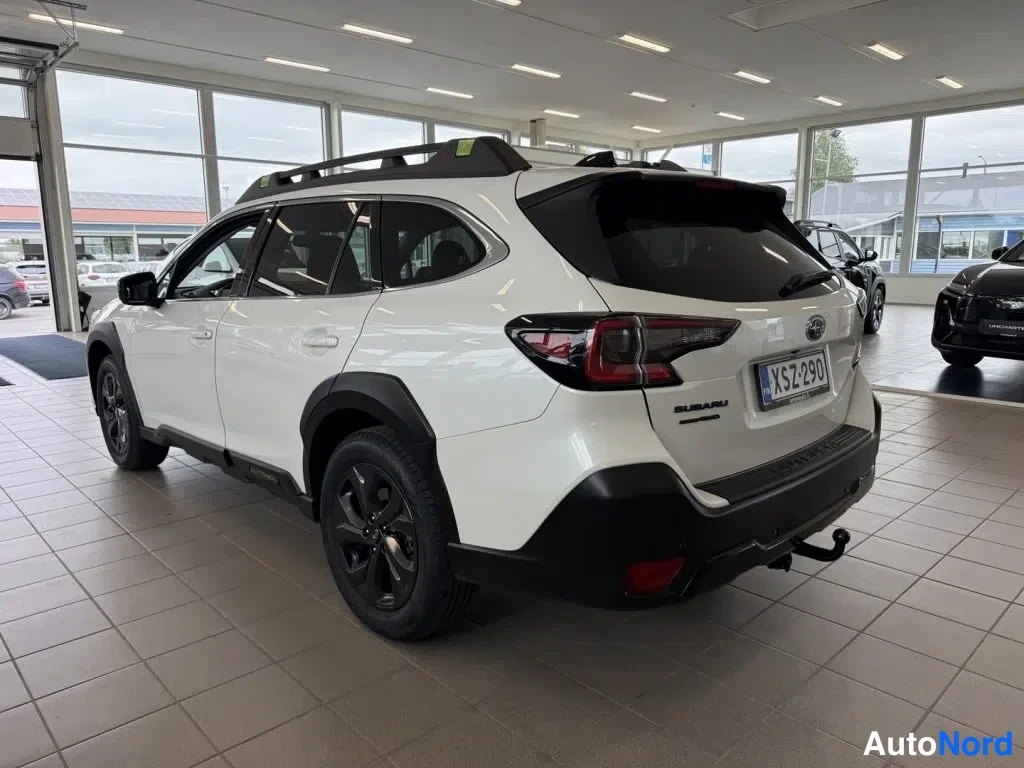 White Subaru Outback 2021, rear three-quarter, photo 18