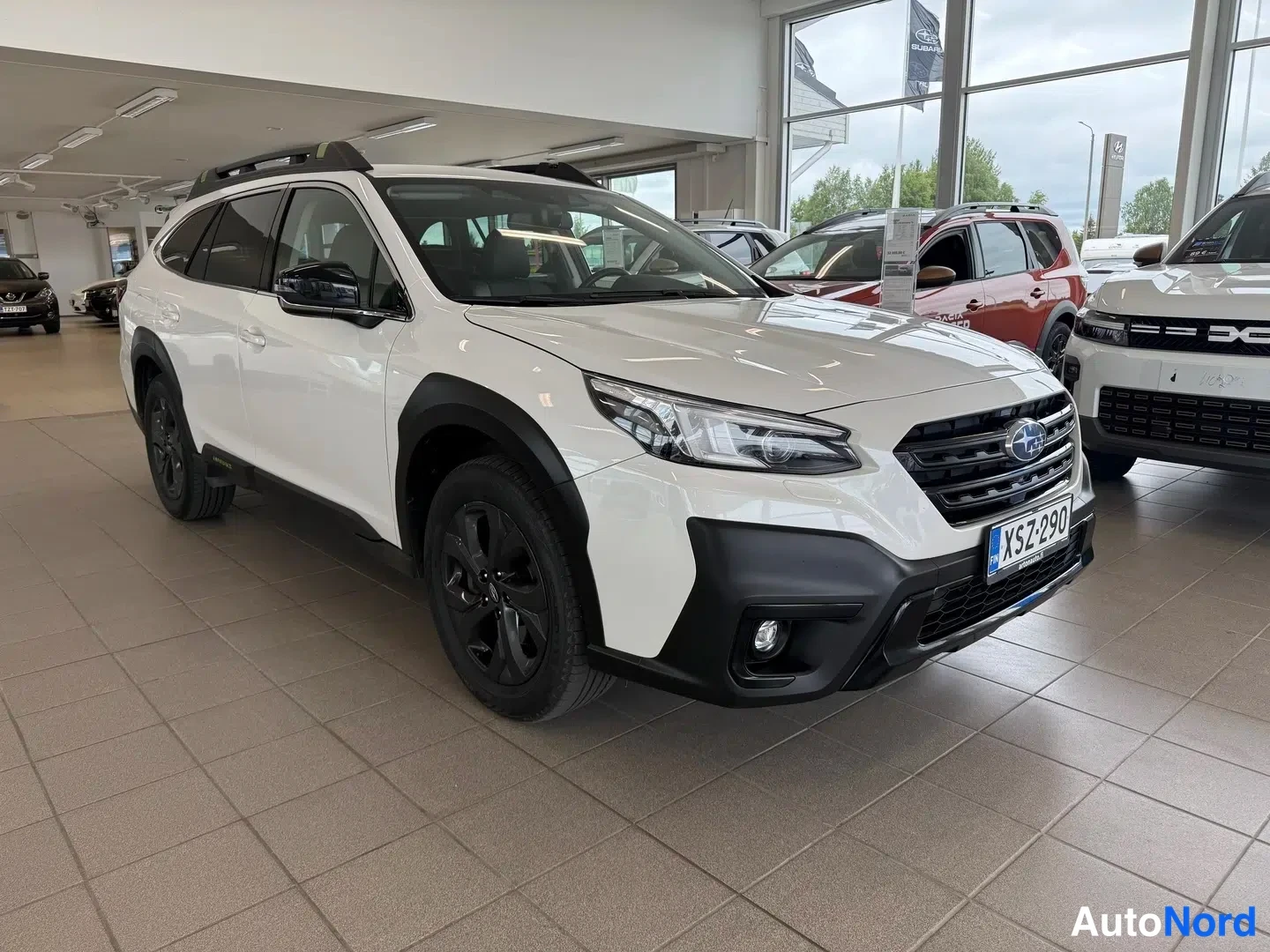 White Subaru Outback 2021, front three-quarter, nose to the right, photo 9