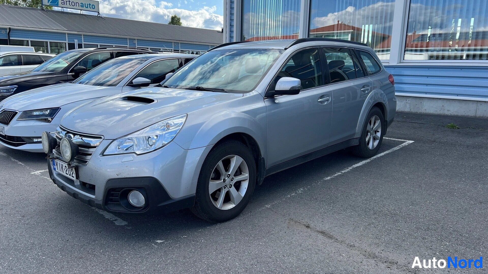 Hopea Subaru Outback 2013, etuviisto, keula vasemmalle, kuva 2