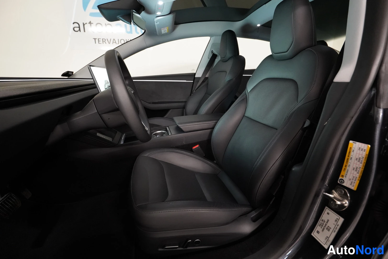 Harmaa Tesla Model 3 2024, kuva 11