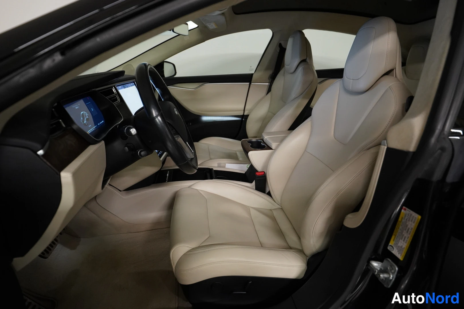 Musta Tesla Model S 2017, kuva 13