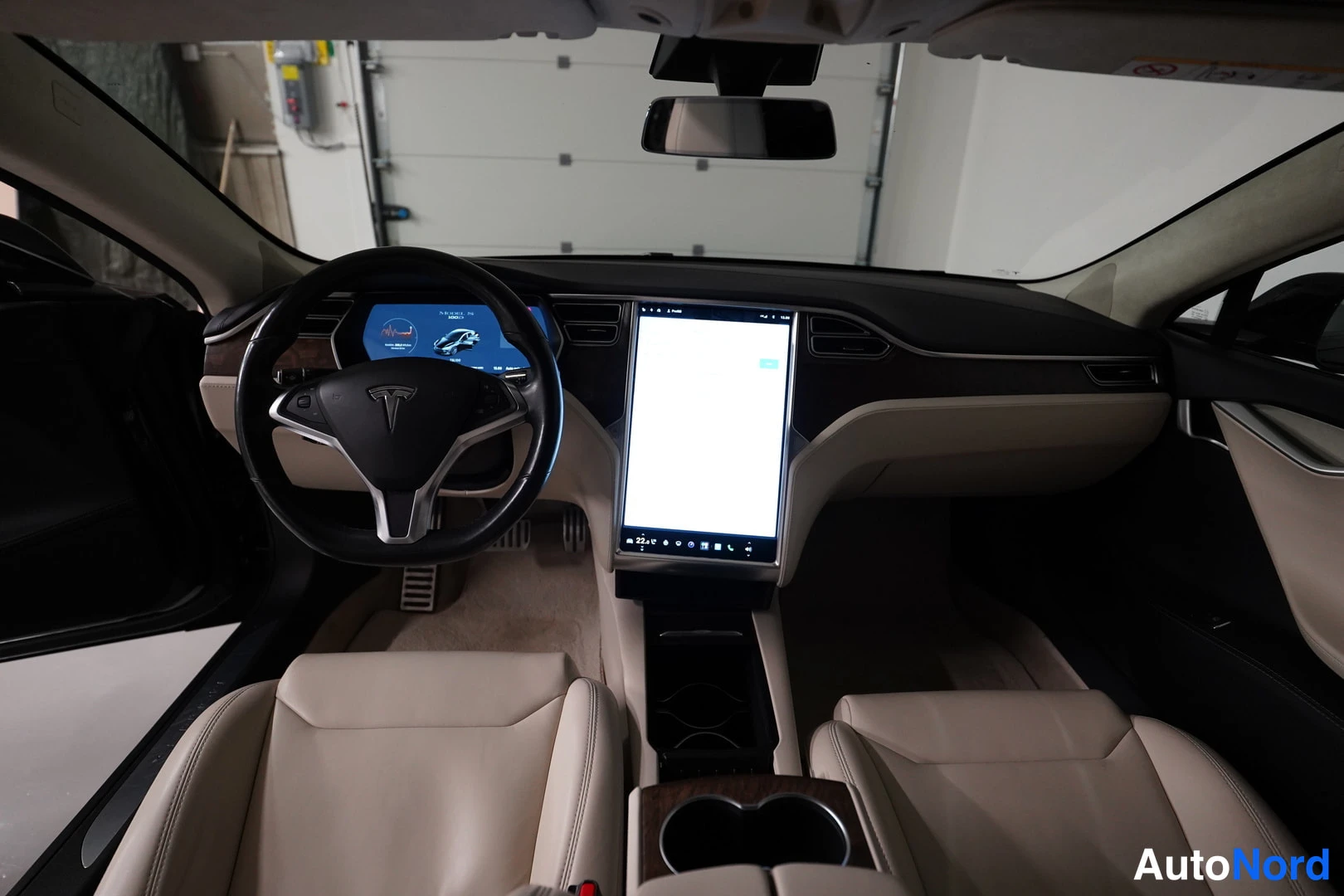 Musta Tesla Model S 2017, kuva 15