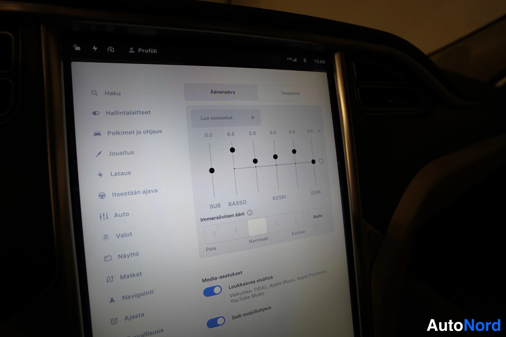 Musta Tesla Model S 2017, kuva 31