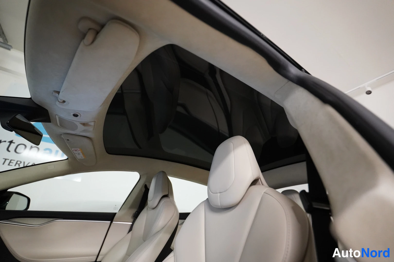 Musta Tesla Model S 2017, kuva 18