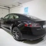 Musta Tesla Model S 2017, takaviisto, kuva 11