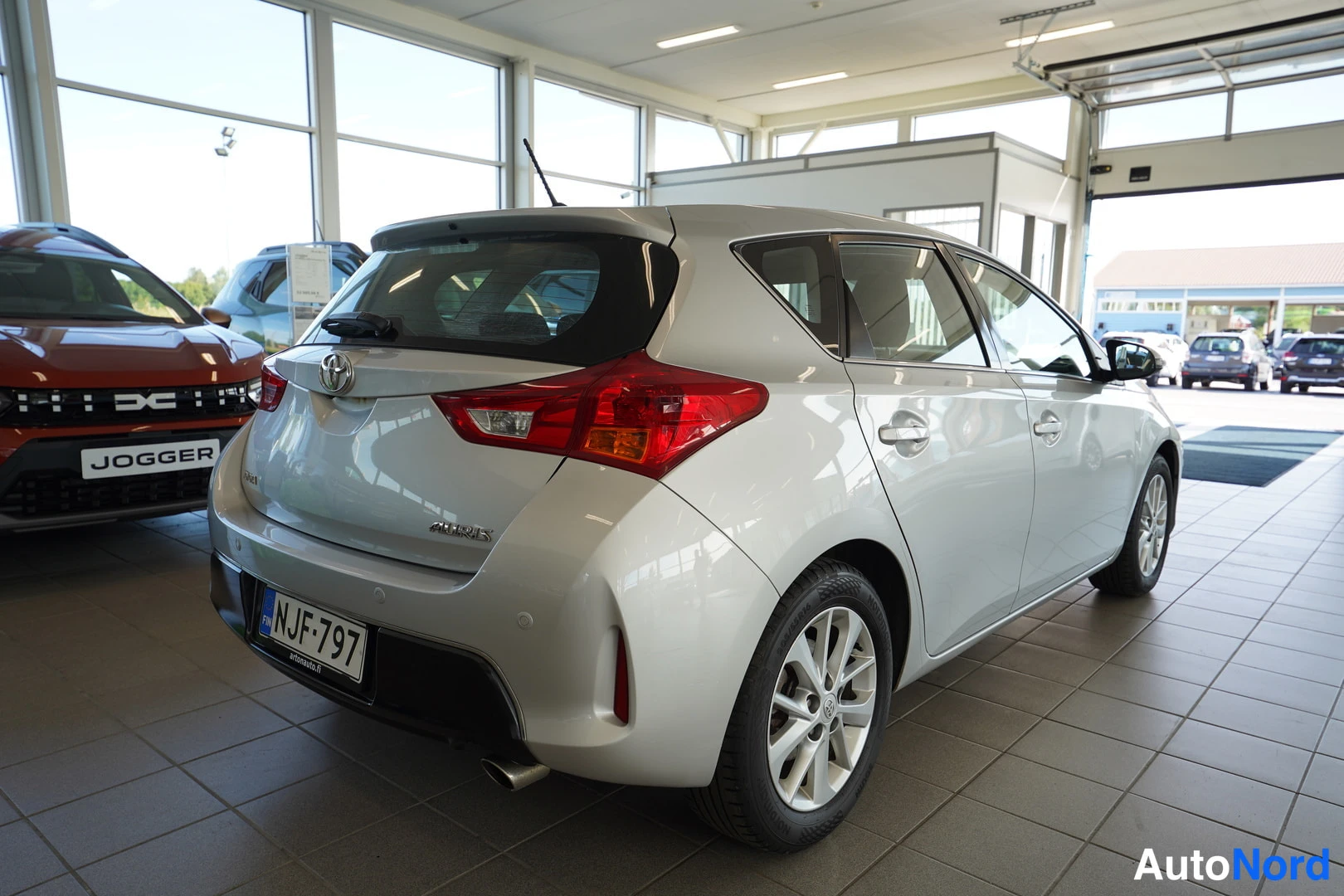 Hopea Toyota Auris 2014, takaviisto, kuva 11