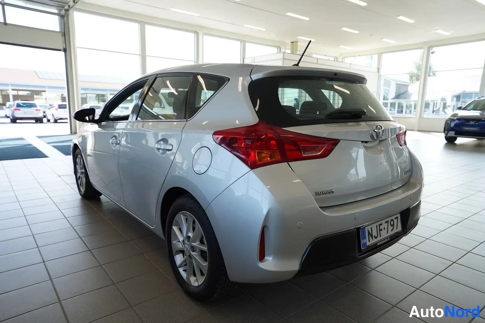 Hopea Toyota Auris 2014, takaviisto, kuva 12