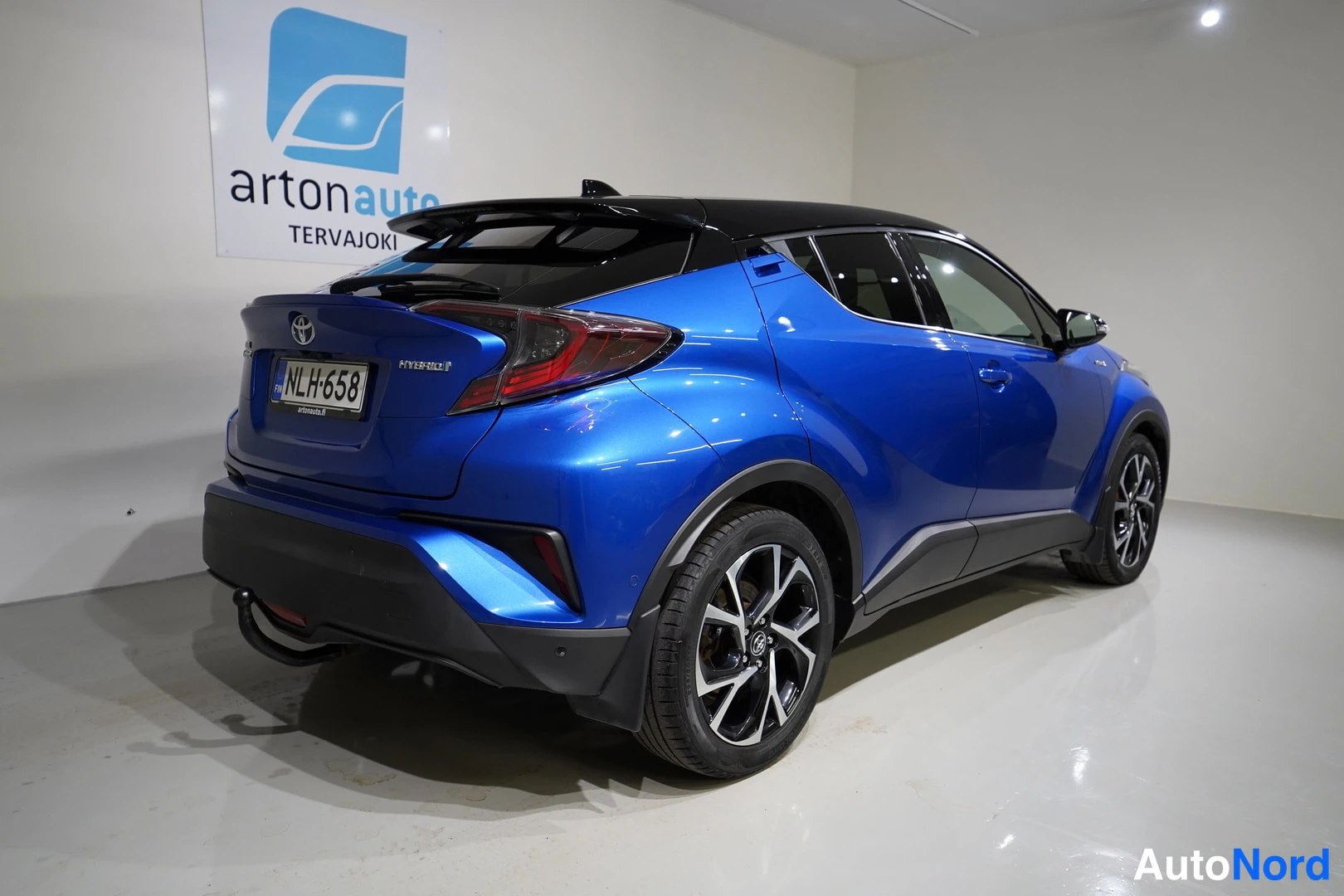 Sininen Toyota C-HR 2019, takaviisto, kuva 10