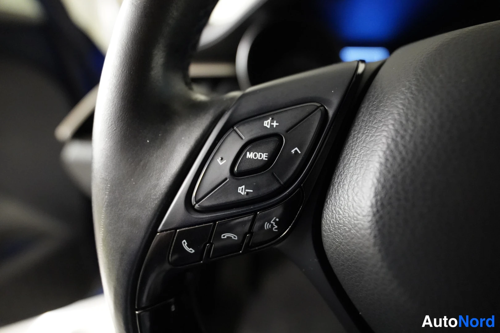 Sininen Toyota C-HR 2019, kuva 16