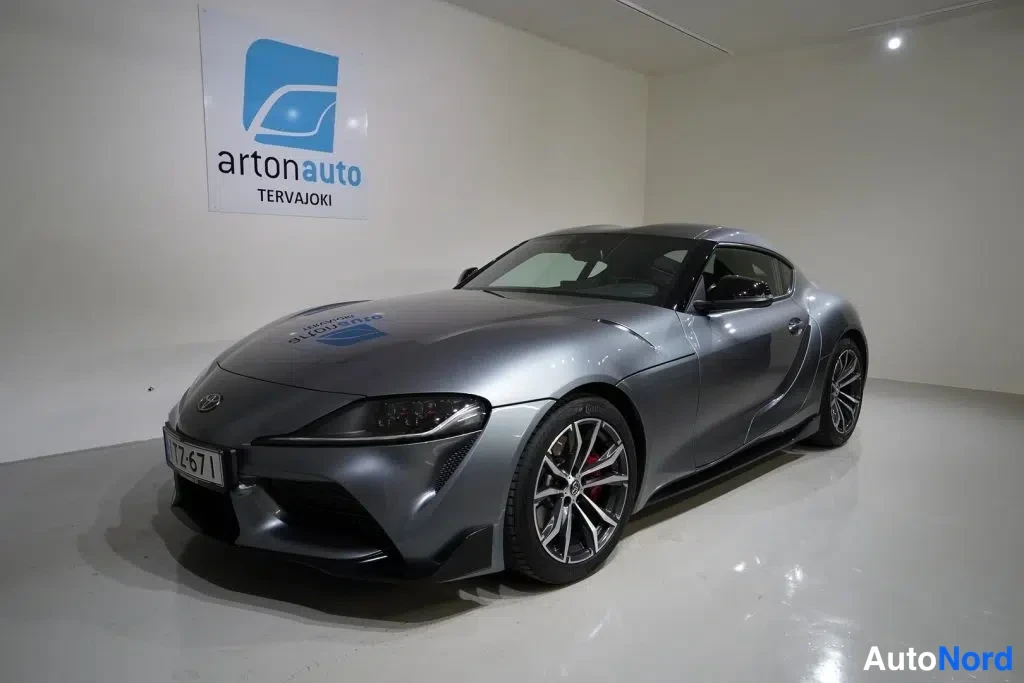 Harmaa Toyota GR Supra 2020, etuviisto, keula vasemmalle, kuva 4