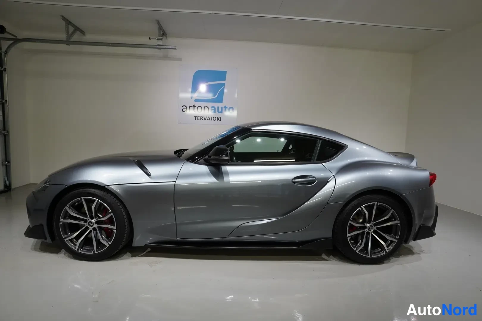 Harmaa Toyota GR Supra 2020, takaviisto, kuva 15