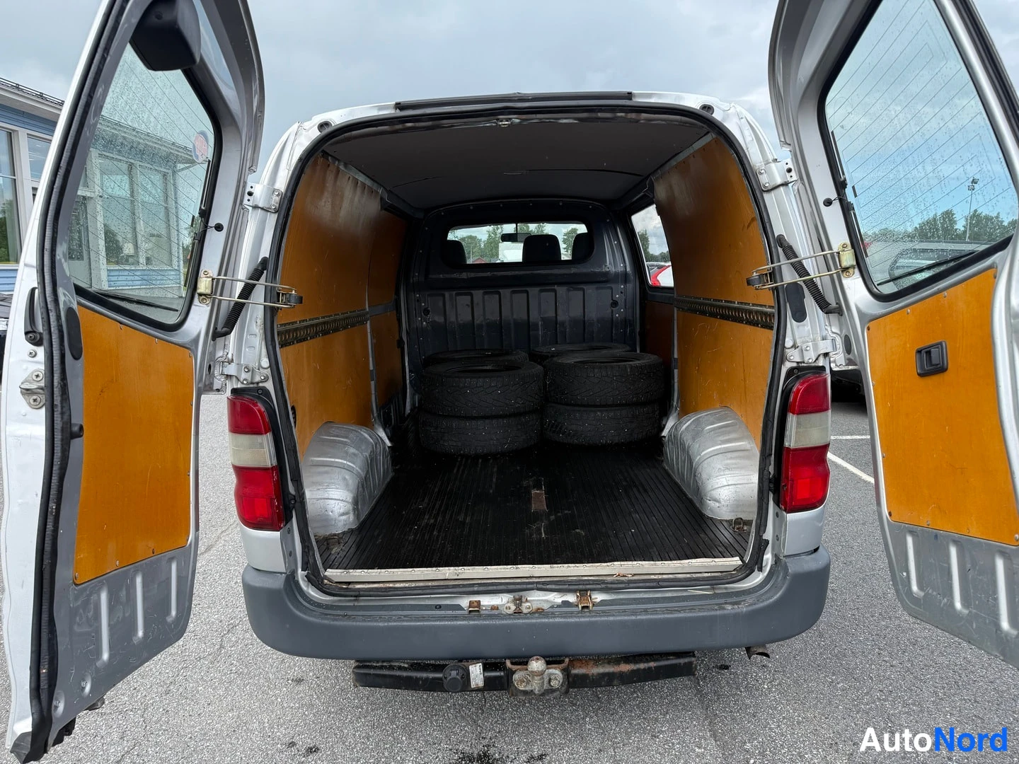 Hopea Toyota Hiace 2004, takaa, kuva 21