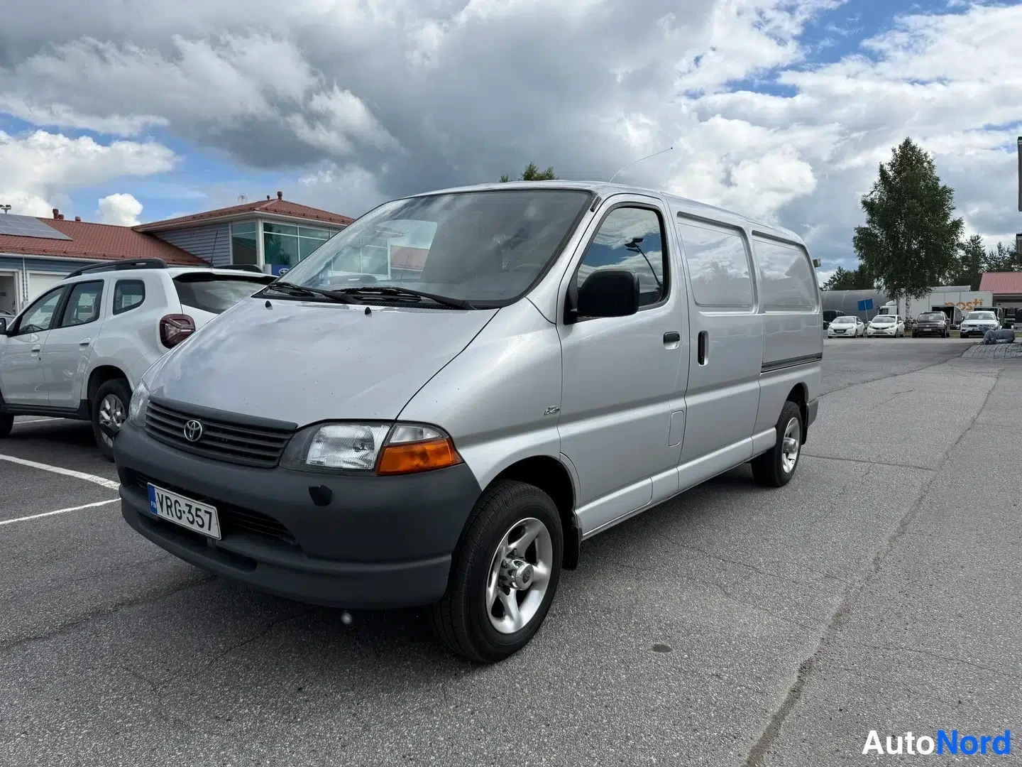Hopea Toyota Hiace 2004, etuviisto, keula vasemmalle, kuva 2