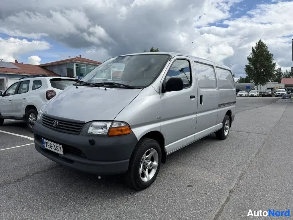 Hopea Toyota Hiace 2004, etuviisto, keula vasemmalle, kuva 3