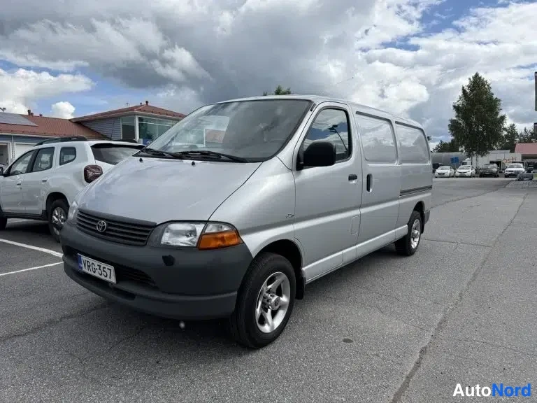Hopea Toyota Hiace 2004, etuviisto, keula vasemmalle, kuva 4