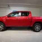 Punainen Toyota Hilux 2016, sivulta, kuva 14