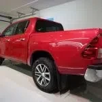 Punainen Toyota Hilux 2016, takaviisto, kuva 18