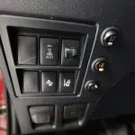 Punainen Toyota Hilux 2016, kuva 37