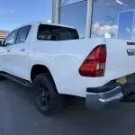Valkoinen Toyota Hilux 2017, takaviisto, kuva 9