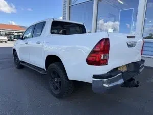 Valkoinen Toyota Hilux 2017, takaviisto, kuva 14