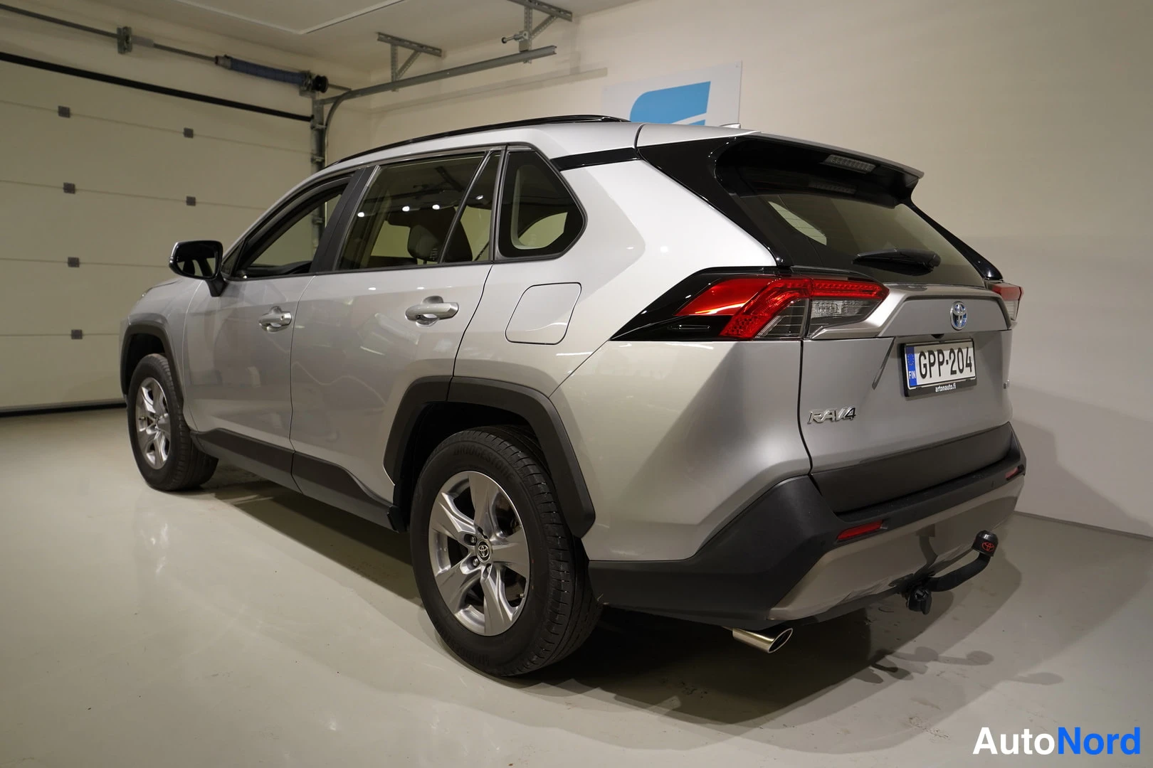 Hopea Toyota RAV4 2023, takaviisto, kuva 7