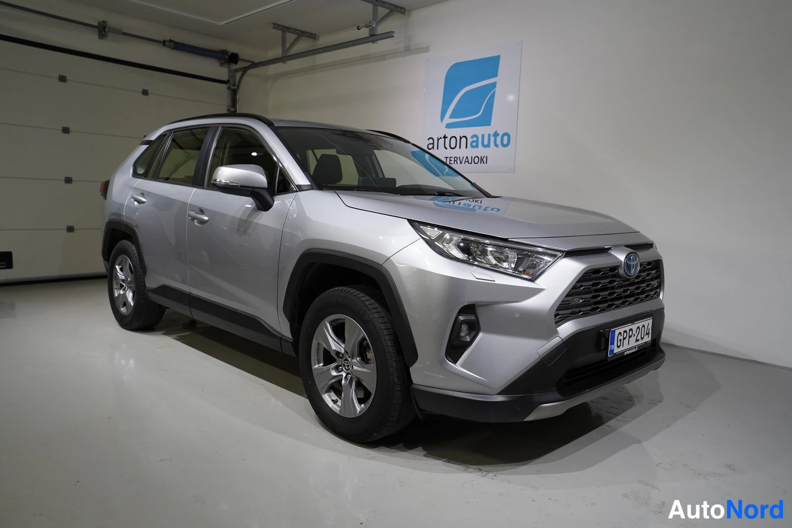 Hopea Toyota RAV4 2023, etuviisto, keula oikealle, kuva 2