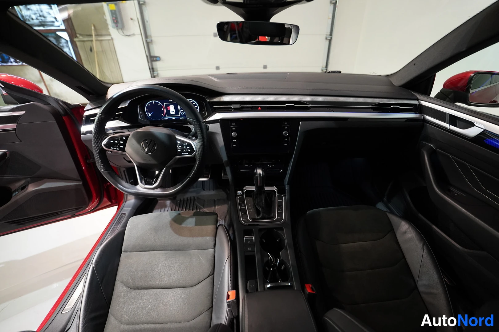 Punainen Volkswagen Arteon 2021, kuva 21