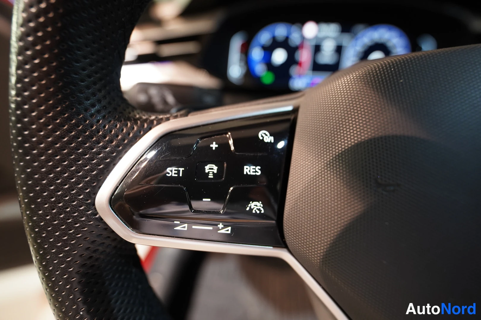 Punainen Volkswagen Arteon 2021, kuva 23