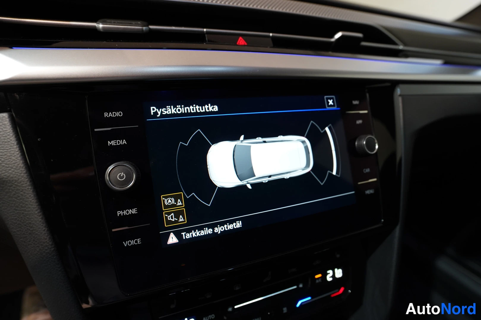 Punainen Volkswagen Arteon 2021, kuva 26