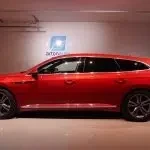 Punainen Volkswagen Arteon 2021, sivulta, kuva 10