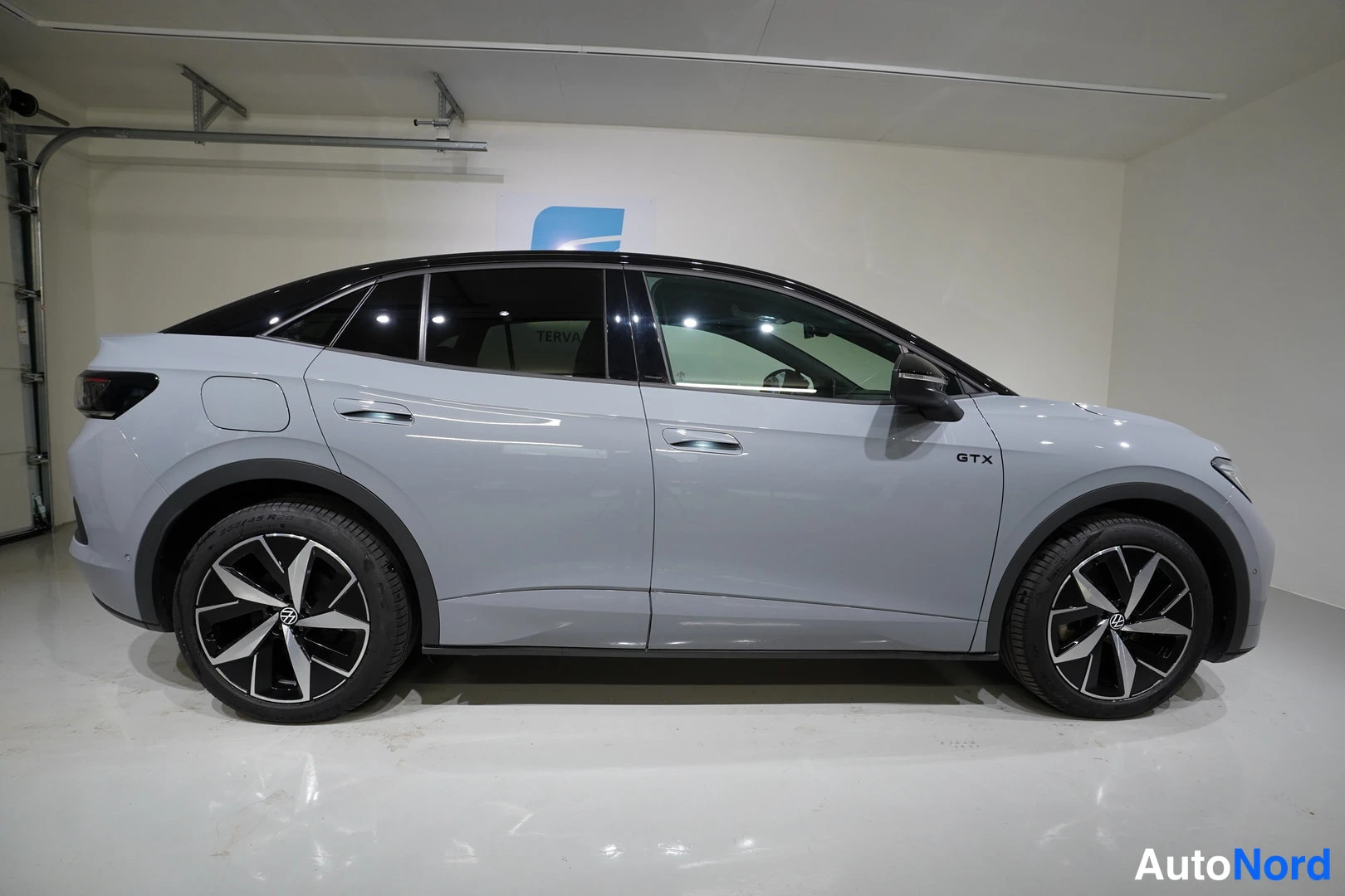 Harmaa Volkswagen ID.5 2022, sivulta, kuva 10