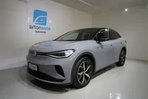 Harmaa Volkswagen ID.5 2022, etuviisto, keula vasemmalle, kuva 4