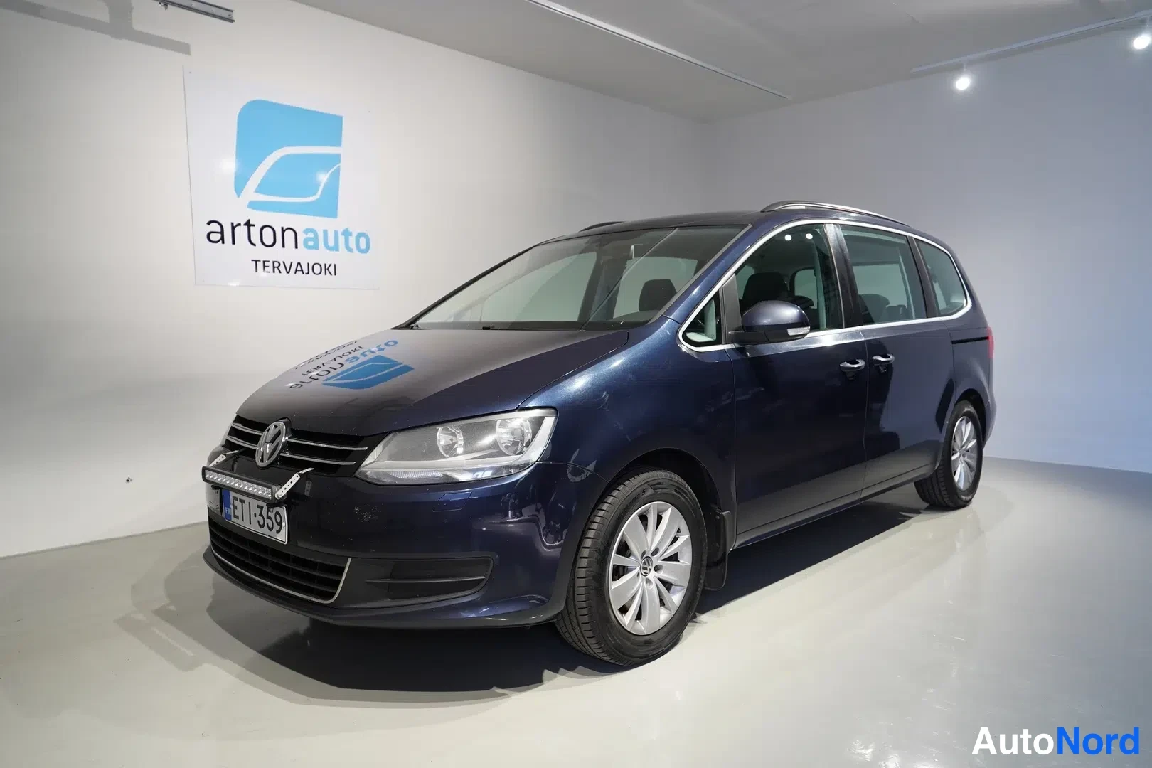 Sininen Volkswagen Sharan 2011, etuviisto, keula vasemmalle, kuva 4