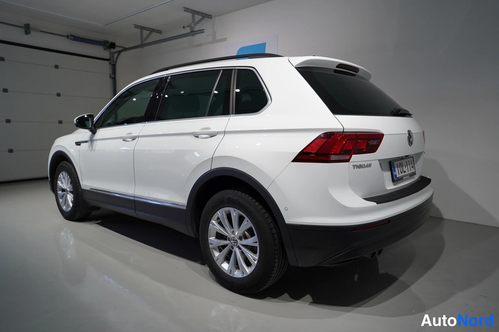 Valkoinen Volkswagen Tiguan 2018, takaviisto, kuva 10
