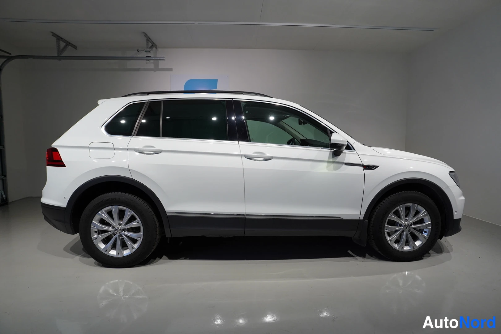 Valkoinen Volkswagen Tiguan 2018, sivulta, kuva 7
